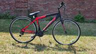 A black and red Hyper brand mountain bike with 21 gears