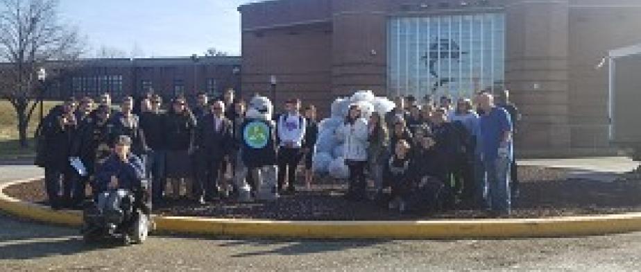 Students with collected 5000 bottles. Group photo in front of 1R building.