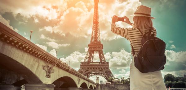 Modern Languages study abroad student overlooking Eiffel Tower