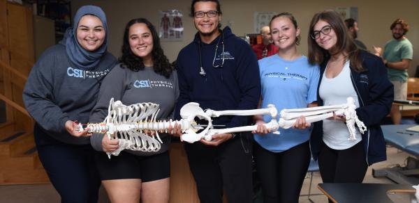 CSI Students at Physical Therapy Lab