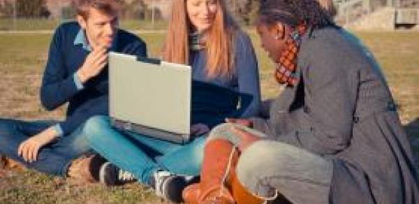 CSI students with laptop digital backpack