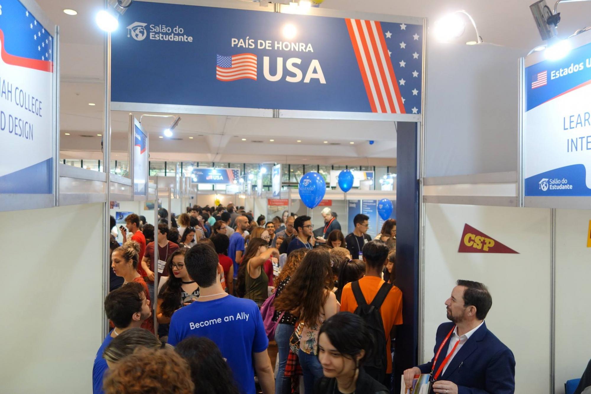 ELI booth at the BMI Brazilian student recruitment fair